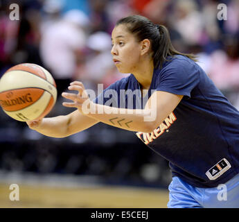 Washington, DC, USA. 27. Juli 2014. 20140727 - Atlanta Dream Wache Shoni Schimmel erwärmt sich vor dem Spiel gegen die Washington Mystiker in der ersten Hälfte im Verizon Center in Washington. Die Mystiker besiegte den Traum, 77-67. © Chuck Myers/ZUMA Draht/Alamy Live-Nachrichten Stockfoto