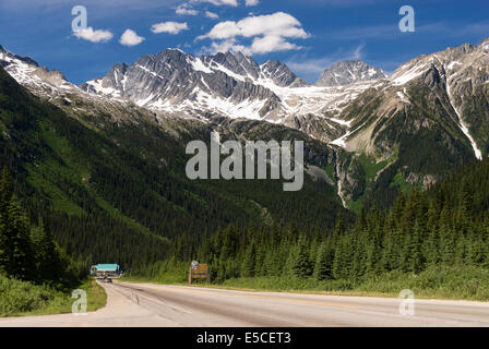 Elk203-2339 Kanada, British Columbia Glacier National Park, Rogers Pass, Trans Canada Highway Stockfoto