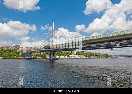 Große neue Kabel-Aufenthalt u-Bahn Brücke über den Bosporus in Istanbul Türkei Stockfoto