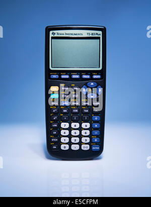 Detailansicht front einen Texas Instruments TI-83 Plus grafischen Taschenrechner. Stockfoto
