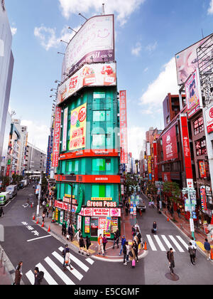 Grüne Erbsen Pachinko Arcade in Shinjuku, Tokio, Japan 2014 Stockfoto