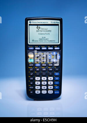 Detailansicht front einen Texas Instruments TI-83 Plus grafischen Taschenrechner. Stockfoto