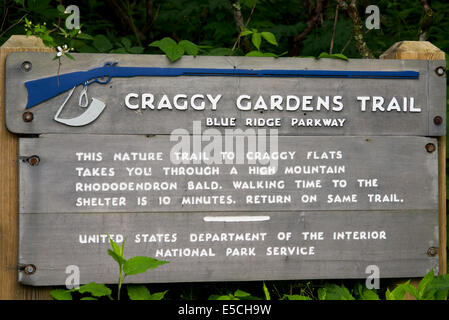 Craggy Gärten Trail Zeichen Detail auf den Blue Ridge Parkway in der Nähe von Asheville, North Carolina Stockfoto