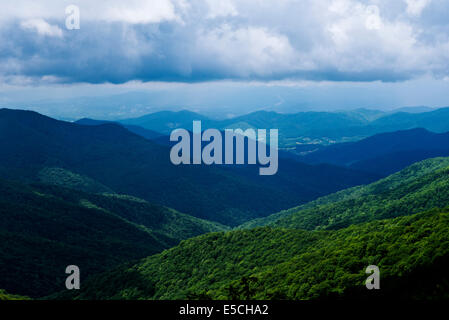 Wolken, die Rollen auf Craggy Gardens, Blue Ridge Parkway, Asheville, North Carolina, (Buncombe County) Stockfoto