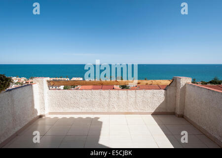 Blick auf das Mittelmeer von der Terrasse Stockfoto