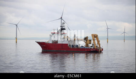 Kabel verlegen Schiff Polar Prince Gwynt y Mor-Windpark vor der Küste Nord-Wales während der Bauphase im Jahr 2014. Stockfoto