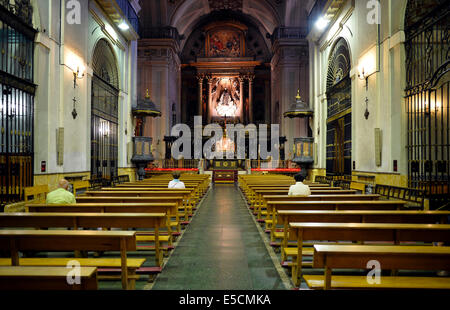 Hauptschiff der Kirche Iglesia de Nuestra Señora del Carmen y San Luis Obispo, spanische Kulturerbe, Madrid, Spanien Stockfoto