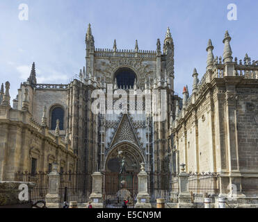 Seite-Portal von Santa María De La Sede, Kathedrale von Sevilla, Sevilla, Provinz Sevilla, Andalusien, Spanien Stockfoto