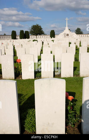Kreuz des Opfers am Tyne Cot Commonwealth Kriegsfriedhof Gräber für die Toten des ersten Weltkrieges, Zonnebeke, Belgien Stockfoto