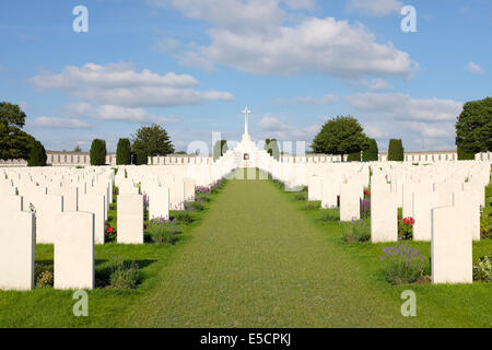 Kreuz des Opfers am Tyne Cot Commonwealth Kriegsfriedhof Gräber für die Toten des ersten Weltkrieges, Zonnebeke, Belgien Stockfoto