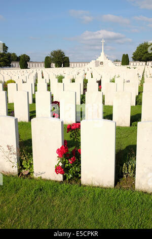 Kreuz des Opfers am Tyne Cot Commonwealth Kriegsfriedhof Gräber für die Toten des ersten Weltkrieges, Zonnebeke, Belgien Stockfoto