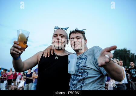 Liberec, Tschechische Republik. 26. Juli 2014. Das Musikfestival Benatska Noc weiter in Vesec areal in Liberec, Tschechische Republik, Samstag, 26. Juli 2014. © Radek Petrasek/CTK Foto/Alamy Live-Nachrichten Stockfoto