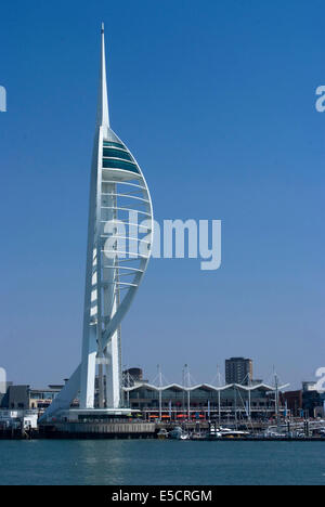 Spinnaker Tower von Gunwharf, Portsmouth, England Stockfoto