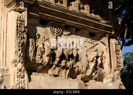 Italien, Rom, Forum Romanum, Titusbogen, Flachrelief Stockfoto