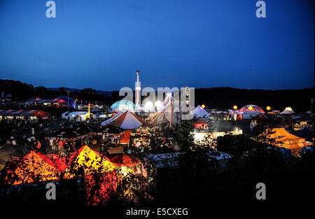 Liberec, Tschechische Republik. 26. Juli 2014. Das Musikfestival Benatska Noc weiter in Vesec areal in Liberec, Tschechische Republik, Samstag, 26. Juli 2014. © Radek Petrasek/CTK Foto/Alamy Live-Nachrichten Stockfoto