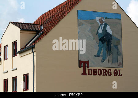 Tuborg der durstige Mann, Giebel Wandbild vom Plakat gemalt von Erik Henningsen und Tuborg Bier Werbung seit 1900 Stockfoto
