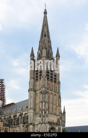 Der Turm der Kathedrale in Ypern Flander Belgien Stockfoto