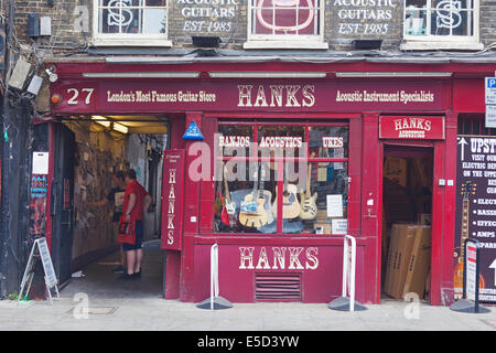 London A Guitar Store in Denmark Street ("Tin Pan Alley") Stockfoto