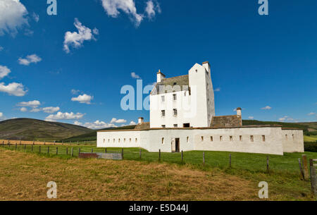 CORGARFF CASTLE-ABERDEENSHIRE-SCHOTTLAND GEBAUT IM 16. JAHRHUNDERT MIT STERN GEFORMTE AUßENWAND Stockfoto