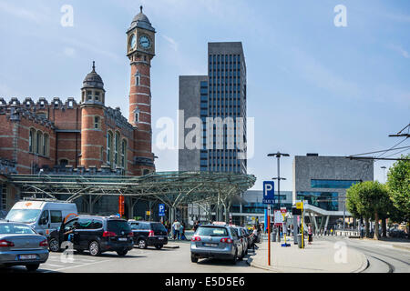 Eingang des Gent-Sint-Pieters / Sankt Peter Bahnhof in Gent, Ost-Flandern, Belgien Stockfoto