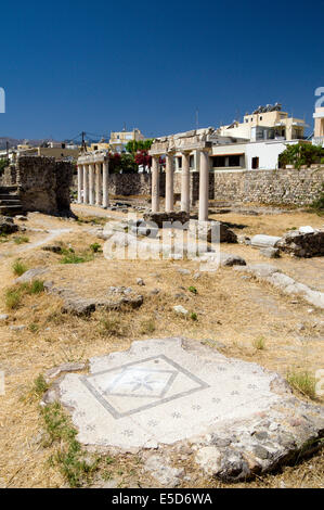 Die restaurierten Spalten der Turnhalle, Western archäologische Zone, Kos-Stadt, Insel Kos, Dodekanes, Griechenland. Stockfoto