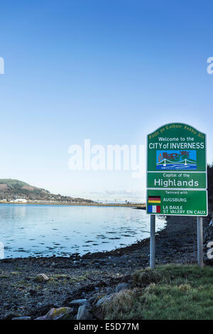 Stadt Inverness Willkommensschild am Beauly Firth in Schottland. Stockfoto