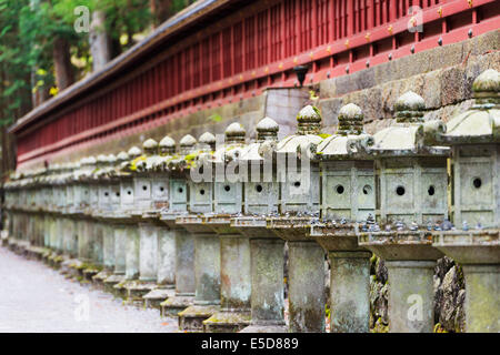 Asien, Japan, Honshu, Präfektur Tochigi, Nikko Schrein; Laternen, UNESCO-Weltkulturerbe Stockfoto