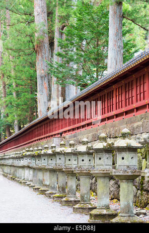 Asien, Japan, Honshu, Präfektur Tochigi, Nikko Schrein; Laternen, UNESCO-Weltkulturerbe Stockfoto