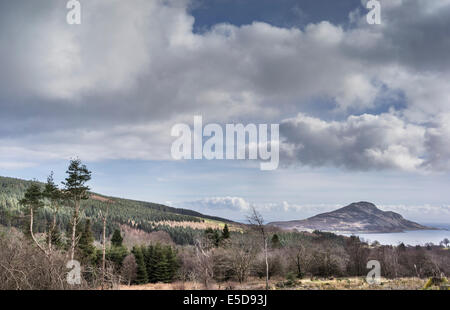 Blick über Lamlash & heiligen Insel von Cnoc Na Dail auf der Isle of Arran in Schottland. Stockfoto