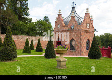 Backstein Torheit oder Garten Unterstand auf dem Gelände der ummauerten Garten bei Dumfries House, Cumnock, Ayrshire, Schottland, UK. Stockfoto