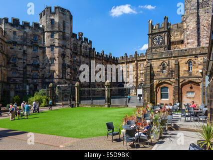 Innenhof des Lancaster Castle, Kategorie C Gefängnis bis 2011, Lancaster, Lancashire, UK Stockfoto