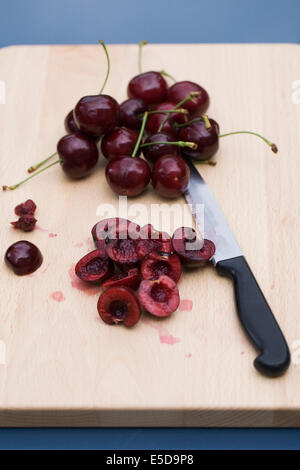 Frische Kirschen vorbereiten. Stockfoto