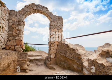 Alte Gewölbe im Festung am Kap Kaliakra, Schwarzmeerküste Stockfoto