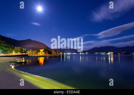 Asien, Japan, Honshu, Hiroshima-Präfektur, Insel Miyajima Torii Tor des Itsukushima-Jinja Shinto-Schrein, der UNESCO Stockfoto
