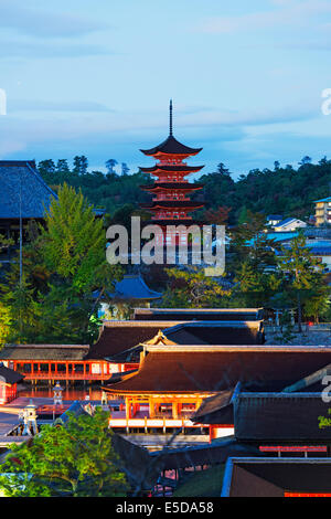 Asien, Japan, Honshu, Hiroshima-Präfektur, Insel Miyajima, Pagode am Itsukushima-Jinja Shinto-Schrein, der UNESCO Stockfoto