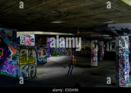 Einzelgänger im Southbank Skatepark, London, Großbritannien Stockfoto