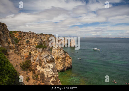 Berühmten Klippen von Ponta de Piedade, Lagos, Algarve, Portugal Stockfoto