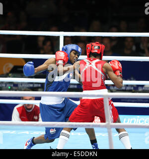 Glasgow, Schottland. 28. Juli 2014. Glasgow Commonwealth Games. Tag 5 Boxen im The Scottish Exhibition and Conference Centre. Frauen Fliegengewicht (48-51kg). Oluwatoyin Oladeji (NGR) versus Nicola Adams (ENG). Bildnachweis: Aktion Plus Sport/Alamy Live-Nachrichten Stockfoto