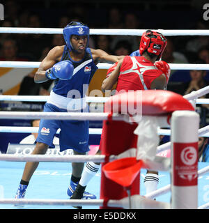 Glasgow, Schottland. 28. Juli 2014. Glasgow Commonwealth Games. Tag 5 Boxen im The Scottish Exhibition and Conference Centre. Frauen Fliegengewicht (48-51kg). Oluwatoyin Oladeji (NGR) versus Nicola Adams (ENG). Bildnachweis: Aktion Plus Sport/Alamy Live-Nachrichten Stockfoto