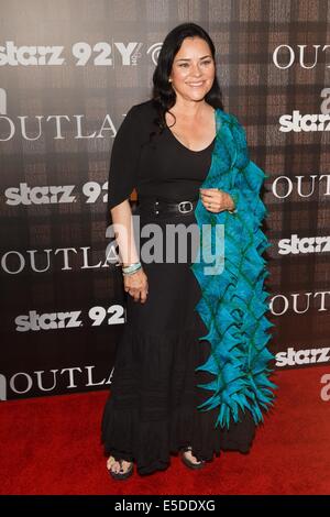New York, NY, USA. 28. Juli 2014. Diana Gabaldon im Ankunftsbereich für OUTLANDER Serie Premiere, 92nd Street Y, New York, NY 28. Juli 2014. Bildnachweis: Jason Smith/Everett Collection/Alamy Live-Nachrichten Stockfoto