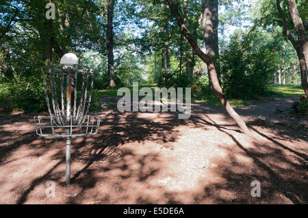 Pole-Loch am Garlough Park Disc Golf Kurs in West Saint Paul, Minnesota Stockfoto