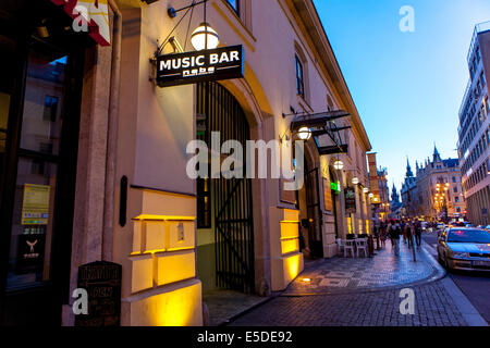 Prag Music Bar NEBE, Tschechische Republik Stockfoto