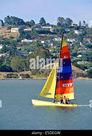 paar Segel Hobie Cat auf San Francisco Bay in der Nähe von Tiburon Stockfoto