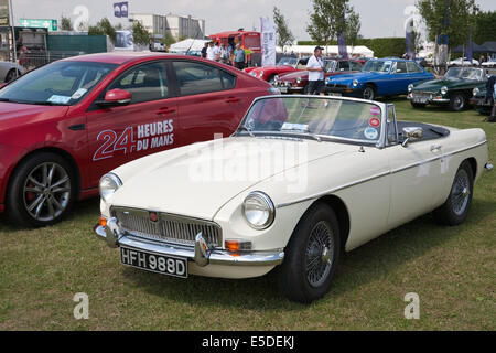 MG 1798cc Sport Baujahr 1966 auf Silverstone Classic Auto Tag Stockfoto