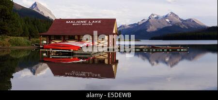 Maligne Lake Boat House in Jasper Nationalpark Stockfoto