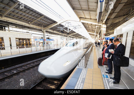 Asien, Japan, Honshu, Shinkansen-Hochgeschwindigkeitszug Stockfoto