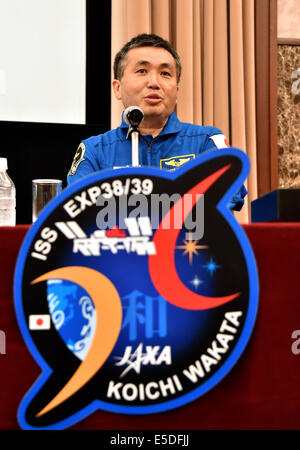 29. Juli 2014, Tokyo, Japan - spricht japanischer Astronaut Koichi Wakata während einer Pressekonferenz vor dem Japan National Press Club in Tokio auf Dienstag, 29. Juli 2014. Wakata, der erste japanische Kommandant der internationalen Raumstation, landete in Kasachstan an Bord eines russischen Sojus-Raumschiff nach seiner Rückkehr zur Erde am 14. Mai nach Abschluss einer sechsmonatigen Mission im Raum.  (Foto von Natsuki Sakai/AFLO) Stockfoto