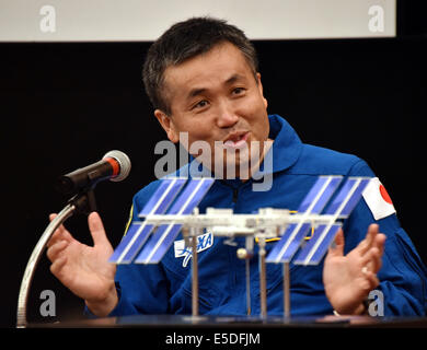 29. Juli 2014, Tokyo, Japan - spricht japanischer Astronaut Koichi Wakata während einer Pressekonferenz vor dem Japan National Press Club in Tokio auf Dienstag, 29. Juli 2014. Wakata, der erste japanische Kommandant der internationalen Raumstation, landete in Kasachstan an Bord eines russischen Sojus-Raumschiff nach seiner Rückkehr zur Erde am 14. Mai nach Abschluss einer sechsmonatigen Mission im Raum.  (Foto von Natsuki Sakai/AFLO) Stockfoto