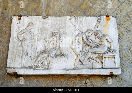 Wand-Relief, Casa del Rilievo di Telephus, archäologische Stätte, Herculaneum, Herculaneum, Neapel, Kampanien, Italien Stockfoto
