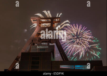 Feuerwerk der GlückAuf2010 Kulturveranstaltung, die Eröffnungsveranstaltung für das Kulturhauptstadt-Jahr Stockfoto